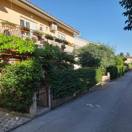 Apartman Oliver Novigrad Istria Exterior foto